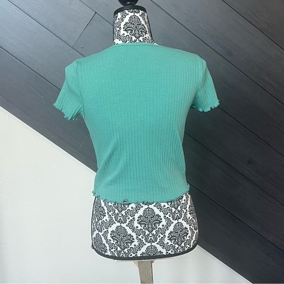 💥American Eagle Ribbed Cropped T-Shirt Ruffle‎ Trim💥 - Picture 2 of 5